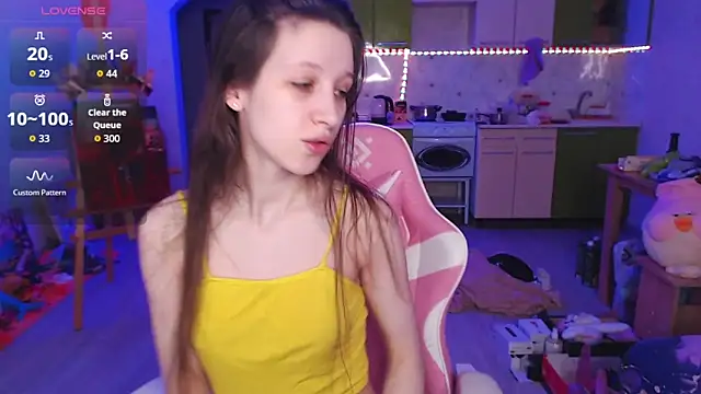 Snapshot of ur_kitty__ chatting on 04/25/26, 01:03 ur kitty online show from 04/25/26, 01:03