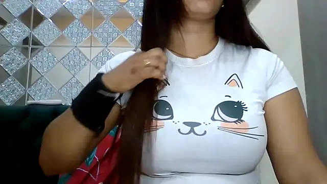 Snapshot of sparkling_queen chatting on 11/12/25, 04:24 sparkling queen online show from 11/12/25, 04:24