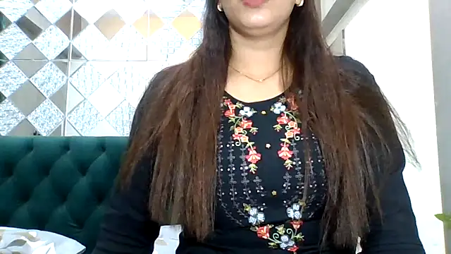 Snapshot of sparkling_queen chatting on 11/23/25, 01:22 sparkling queen online show from 11/23/25, 01:22