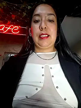 Bella keny online show from 12/17/24, 10:32