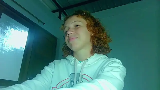 Snapshot of stephanie_bennett04 chatting on 12/15/25, 04:17 stephanie bennett04 online show from 12/15/25, 04:17