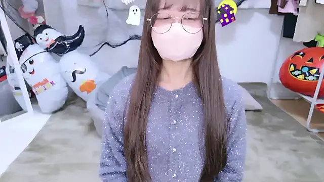 Snapshot of chihiro_ri chatting on 10/29/25, 10:44 chihiro ri online show from 10/29/25, 10:44