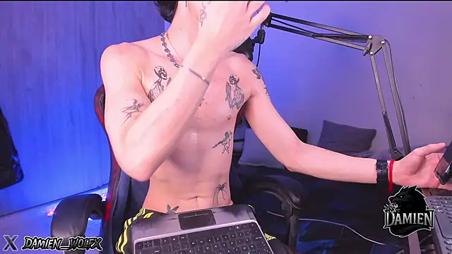 Snapshot of cinnamon_boyxxx chatting on 09/18/25, 01:40 cinnamon boyxxx online show from 09/18/25, 01:40