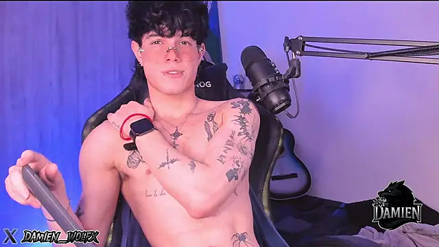 Snapshot of cinnamon_boyxxx chatting on 09/26/25, 05:11 cinnamon boyxxx online show from 09/26/25, 05:11