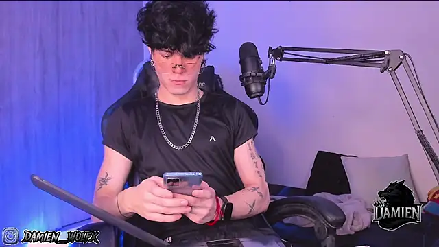 Snapshot of cinnamon_boyxxx chatting on 09/30/25, 02:05 cinnamon boyxxx online show from 09/30/25, 02:05