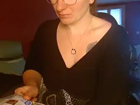 cruellaculdenfer67 online show from 12/17/24, 08:12