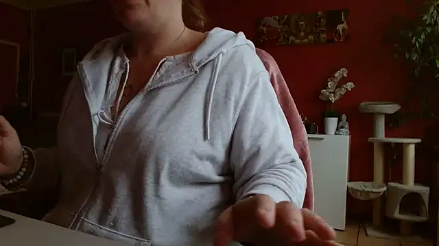cruellaculdenfer67 online show from 06/08/26, 07:31