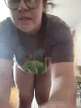 Snapshot of velvetta_ chatting on 12/19/24, 05:29 velvetta online show from 12/19/24, 05:29