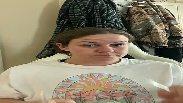 Snapshot of velvetta_ chatting on 03/17/25, 07:04 velvetta online show from 03/17/25, 07:04