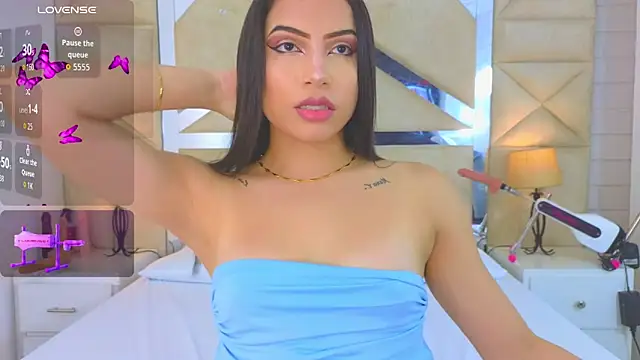 Tiphani walker  online show from 09/16/25, 12:22