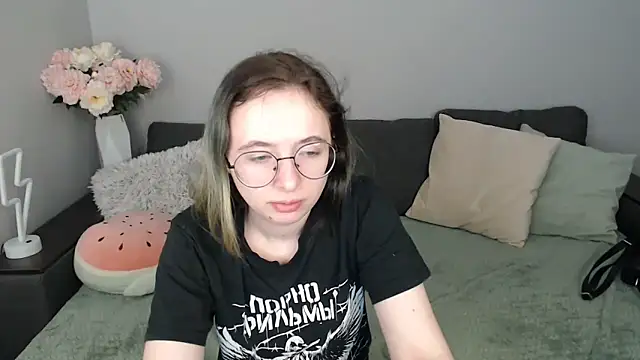 Mini Diva online show from 09/26/25, 08:07