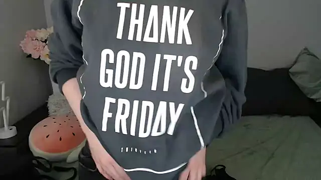 Mini Diva online show from 10/22/25, 08:25