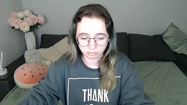 Mini Diva online show from 10/24/25, 08:11