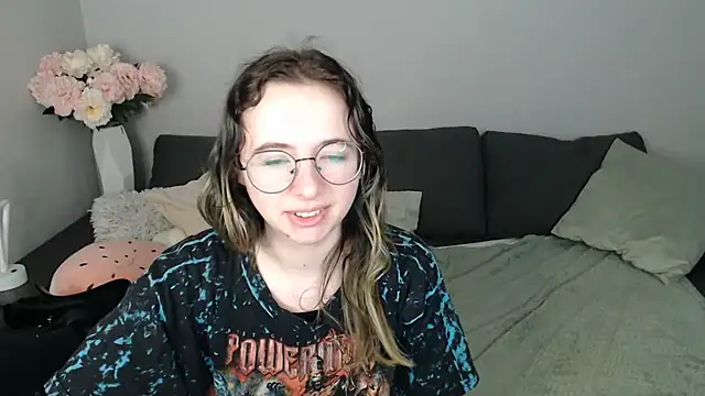 Mini Diva online show from 10/26/25, 09:04