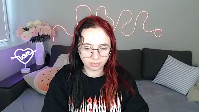 Snapshot of Mini_Diva chatting on 11/11/25, 09:09 Mini Diva online show from 11/11/25, 09:09