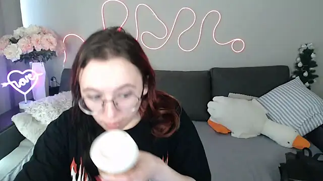 Mini Diva online show from 05/05/26, 08:11