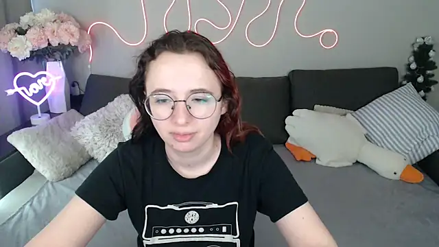 Mini Diva online show from 05/12/26, 08:33