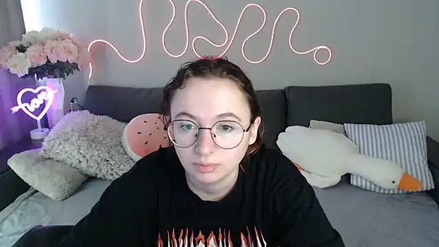Mini Diva online show from 05/15/26, 08:32