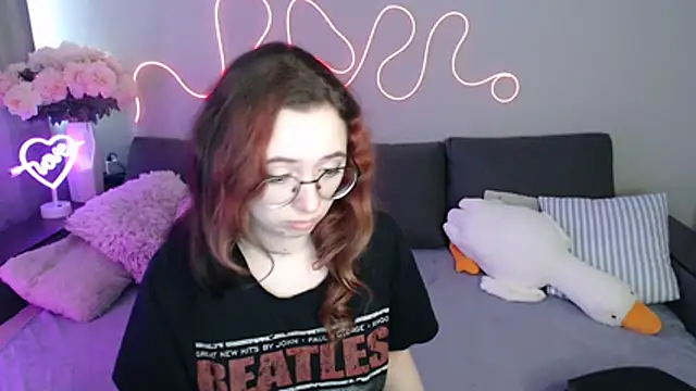 Mini Diva online show from 05/17/26, 08:34