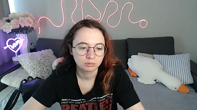 Mini Diva online show from 05/18/26, 08:31