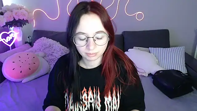 Mini Diva online show from 06/06/26, 08:19