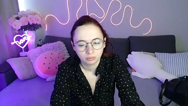 Mini Diva online show from 06/21/26, 08:06
