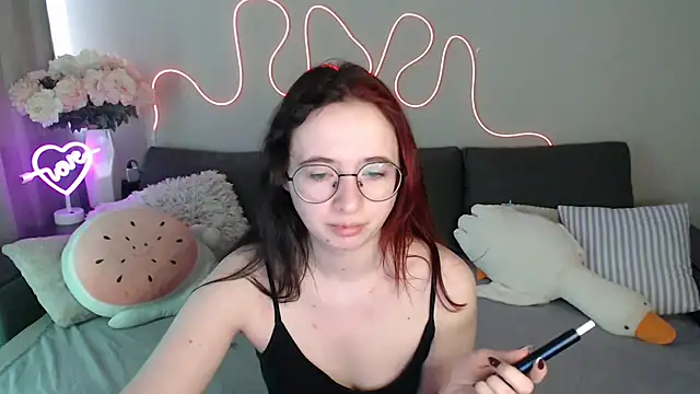 Mini Diva online show from 06/24/26, 08:13