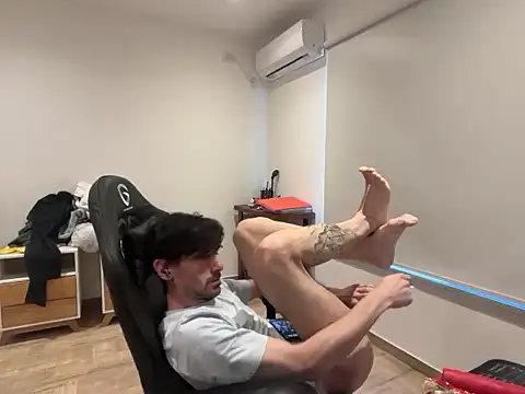 nicolaaaaas online show from 10/20/25, 06:19