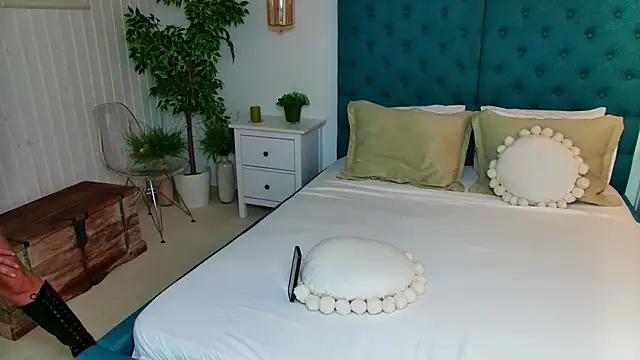 BriannaHart online show from 12/04/25, 07:50