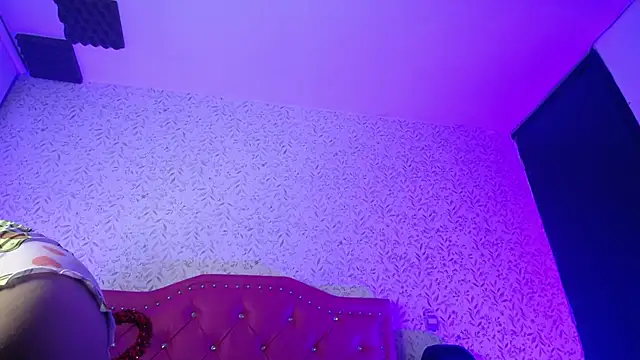 luly pink online show from 09/19/25, 03:08