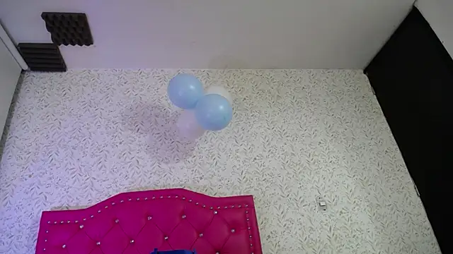 luly pink online show from 10/10/25, 03:16