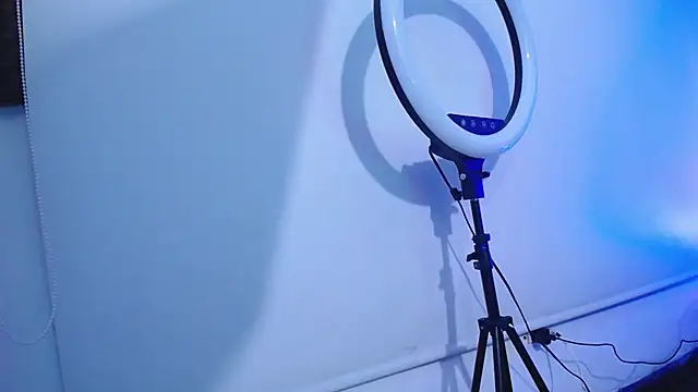 luly pink online show from 10/17/25, 04:04