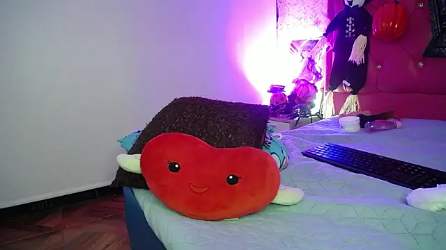 luly pink online show from 10/25/25, 11:07