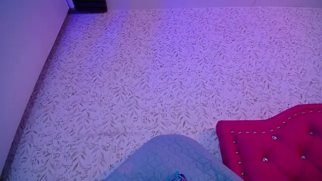 luly pink online show from 11/29/25, 04:04