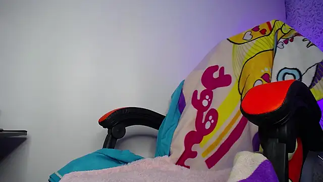 luly pink online show from 04/29/26, 04:05