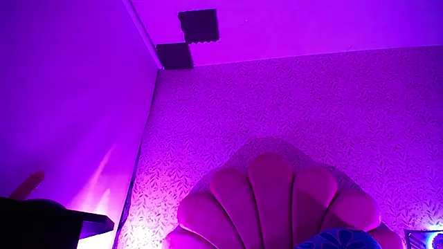 luly pink online show from 05/31/26, 01:40