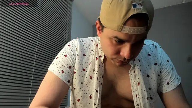Latin boy surprisee online show from 05/05/26, 12:51