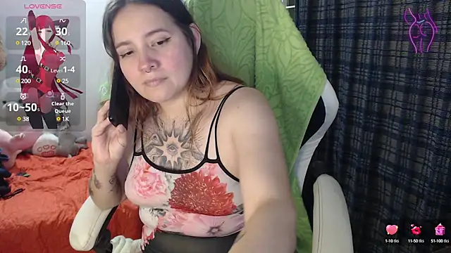 Snapshot of Betty_Hoe chatting on 02/18/25, 12:59 Betty Hoe online show from 02/18/25, 12:59