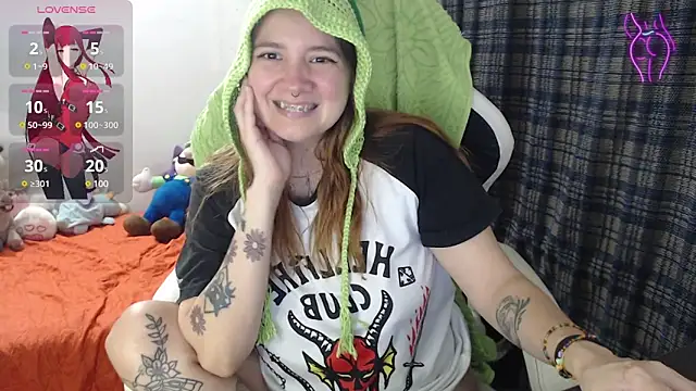 Snapshot of Betty_Hoe chatting on 02/19/25, 12:14 Betty Hoe online show from 02/19/25, 12:14