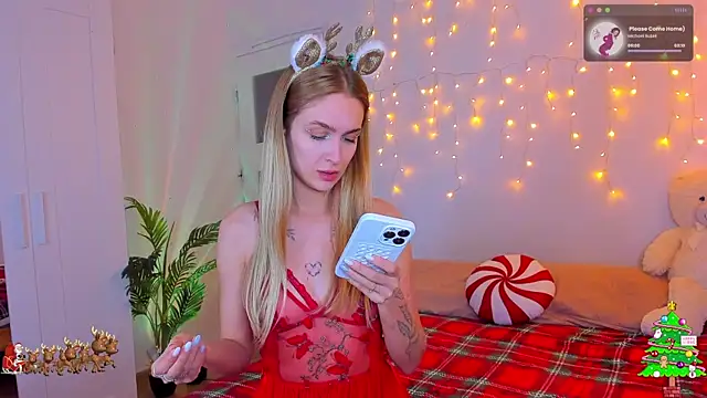 Snapshot of Kamila_icee chatting on 12/25/24, 10:16 Kamila icee online show from 12/25/24, 10:16