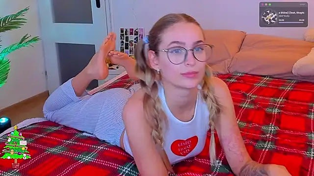 Snapshot of Kamila_icee chatting on 12/27/24, 12:39 Kamila icee online show from 12/27/24, 12:39