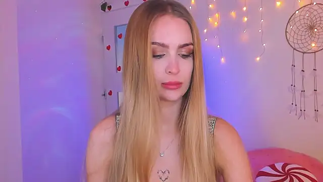 Snapshot of Kamila_icee chatting on 02/28/25, 08:07 Kamila icee online show from 02/28/25, 08:07