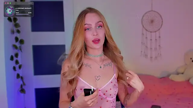 Snapshot of Kamila_icee chatting on 03/15/25, 07:16 Kamila icee online show from 03/15/25, 07:16