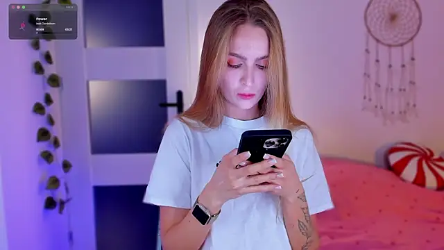 Snapshot of Kamila_icee chatting on 03/17/25, 07:15 Kamila icee online show from 03/17/25, 07:15