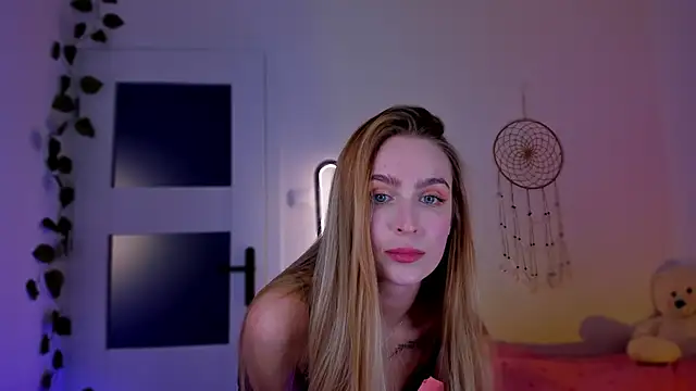 Snapshot of Kamila_icee chatting on 03/19/25, 07:49 Kamila icee online show from 03/19/25, 07:49