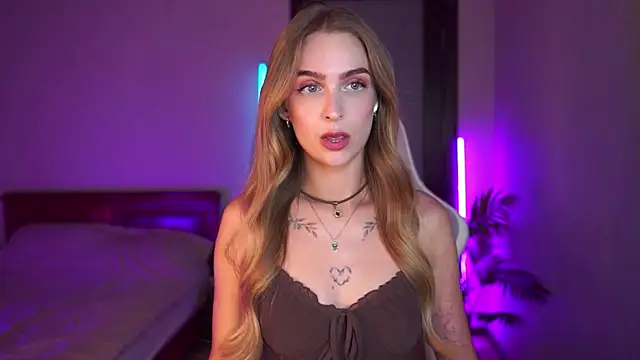 Snapshot of Kamila_icee chatting on 09/10/25, 07:14 Kamila icee online show from 09/10/25, 07:14