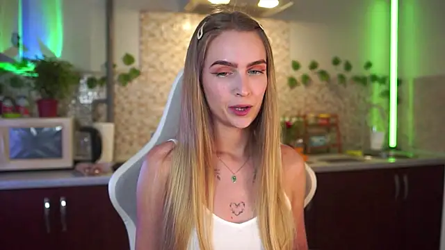 Snapshot of Kamila_icee chatting on 09/14/25, 04:50 Kamila icee online show from 09/14/25, 04:50