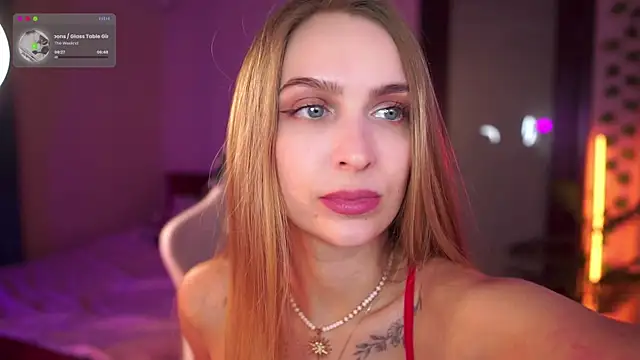 Snapshot of Kamila_icee chatting on 10/04/25, 06:39 Kamila icee online show from 10/04/25, 06:39