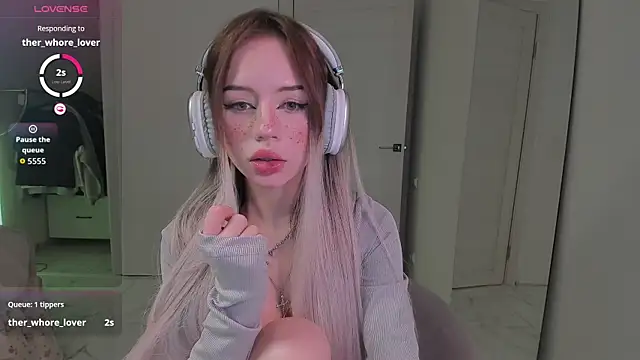 Snapshot of KellyBarton chatting on 10/29/25, 08:32 KellyBarton online show from 10/29/25, 08:32