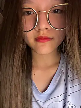 Krixxi22 online show from 10/28/25, 04:42